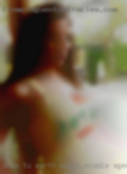 Down to earth bisexual woman middle aged  open minded.